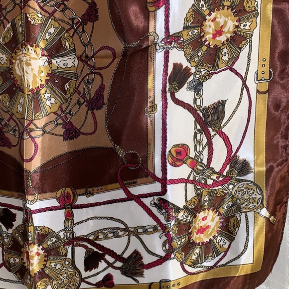 Stunner! Stunning! Spun polyester that is equal to silk! - Picture 5 of 8